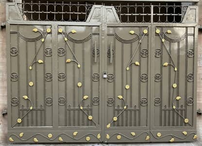 Main iron gate available for sale | Chak no. 367