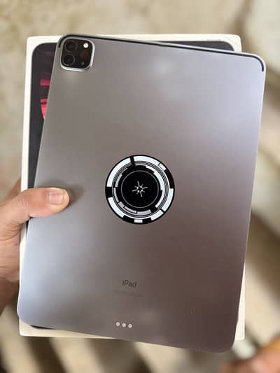 IPAD PRO M1 256 GB WITH BOX COMPLETE ACCESSORIES GOOD CONDITION 10/9.5