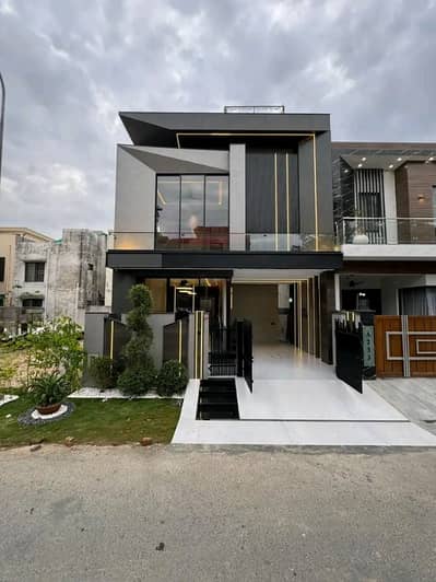 5 Marla Luxury House is Available for Rent in Bahria Town Lahore