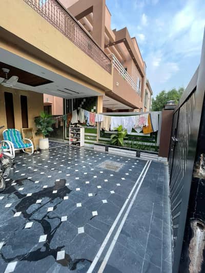 10 Marla Like New House With Gas Available For Rent In Bahria Town Lahore