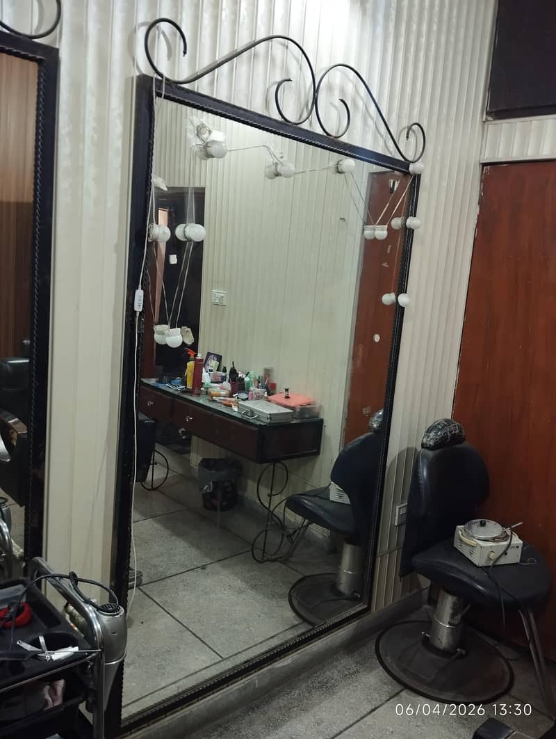 Dressing Table & Full Size Mirrors 1