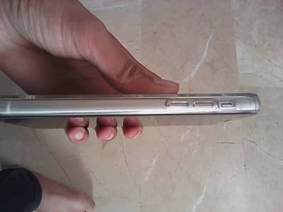 iPhone XR non pta he 10/9 64 gb he battery halth 82