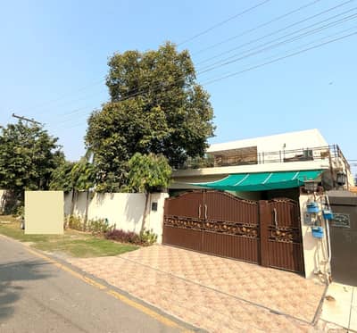 2 Kanal Used Modern Design 6-Bedroom Double Unit Owner Build Well Maintained Bungalow For Sale At Prime Location Of Dha Lahore Near To Park Masjid & Commercial Market .