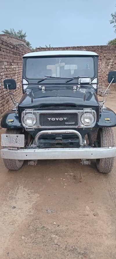 Toyota Land cruiser ( Jeep)