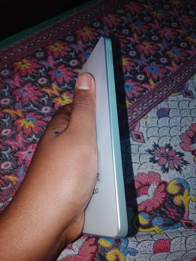 this is oppo A5x 1 week use 4 time charge  scratch less