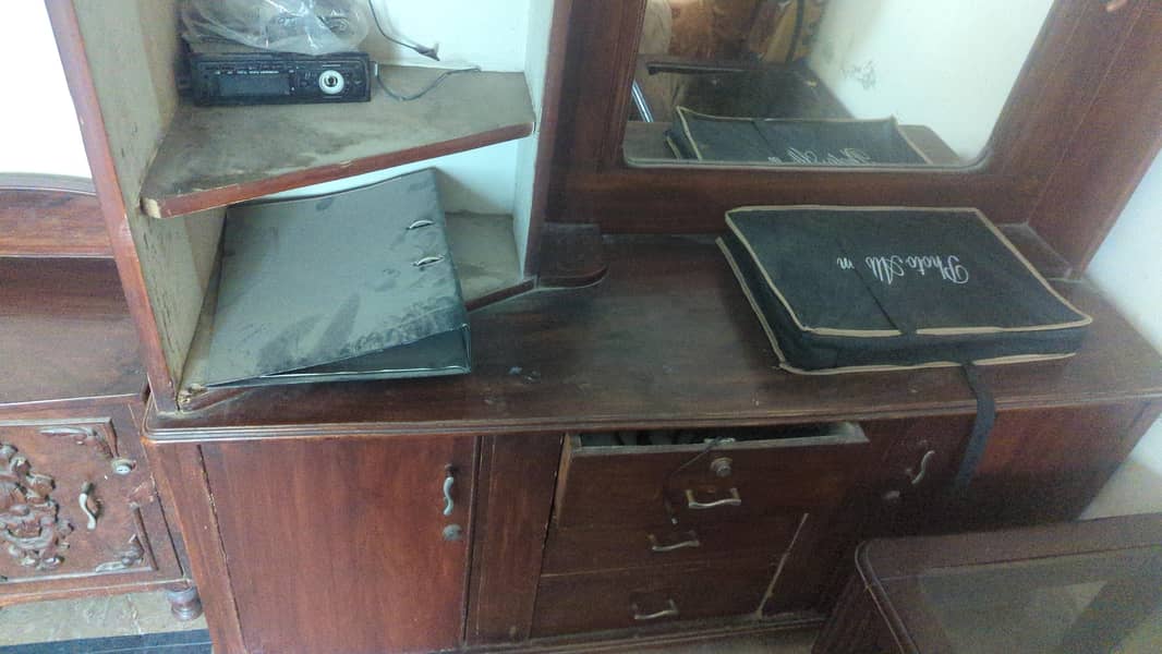 dressing table 0