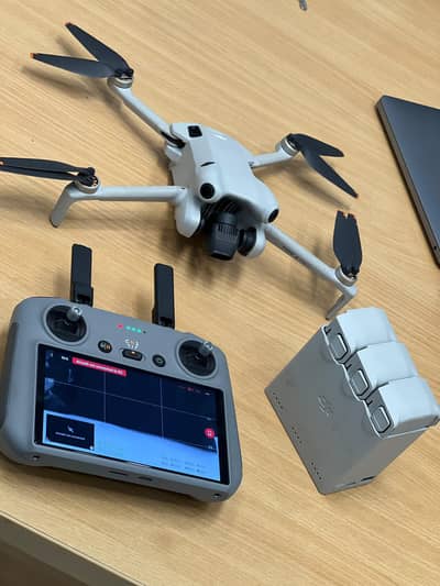 Dji Mini 4 pro fly more combo plus intelligent batteries