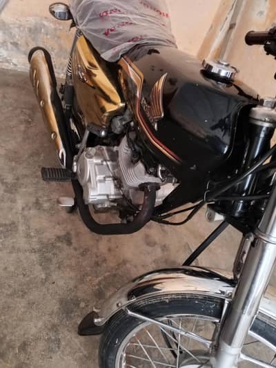 Honda 125 SE gold edition self start unregistered