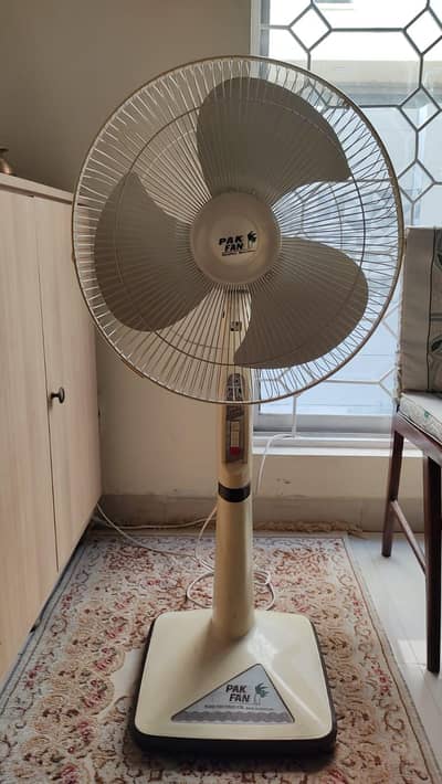 Pak Pedestal fan