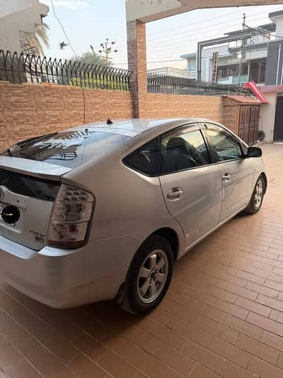 Driver Helper Urgent Required For Home