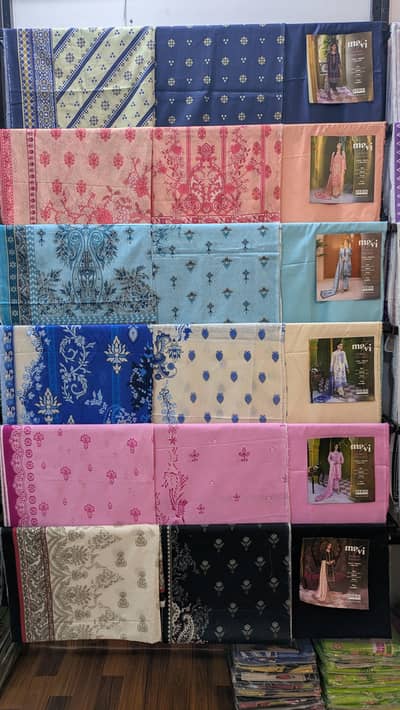  FLAT DISCOUNT! Luxury Mavi Printed Lawn 3PC – Now Only Rs. 3500! 