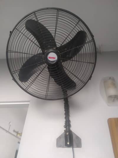Royal Bracket Fan