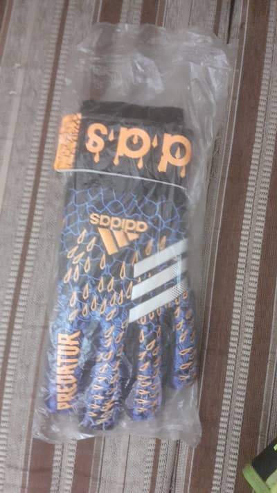 N GOOLKEEPER ADIDAS PREDATOR GLOVES