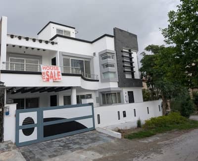 16 Marla Corner Modern House With Lawn For Sale At Very Reasonable Price