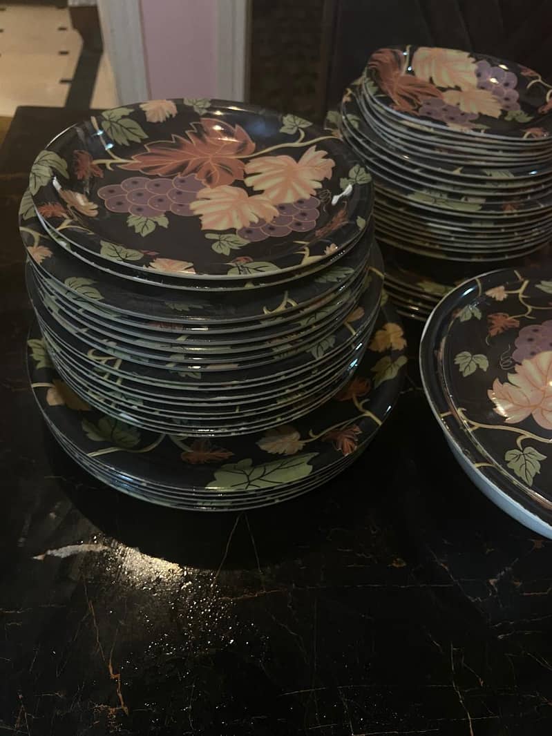 plastic dinner set 0