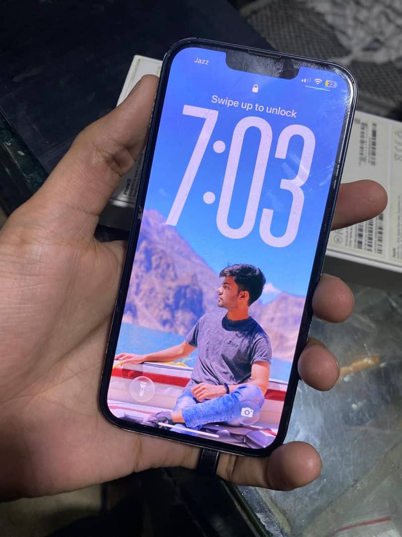 Apple iPhone 13 0