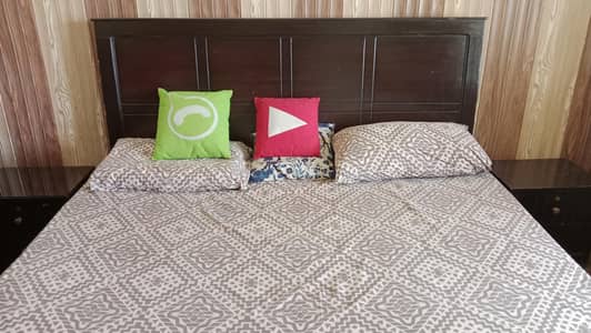 King Size bed in General Good Fondition