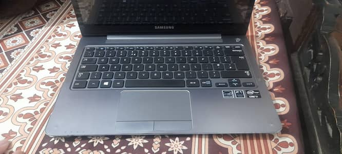 good condtion mai hai all ok hai windo 8 hai aies mai