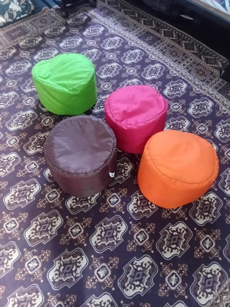 multi colour chusions 0