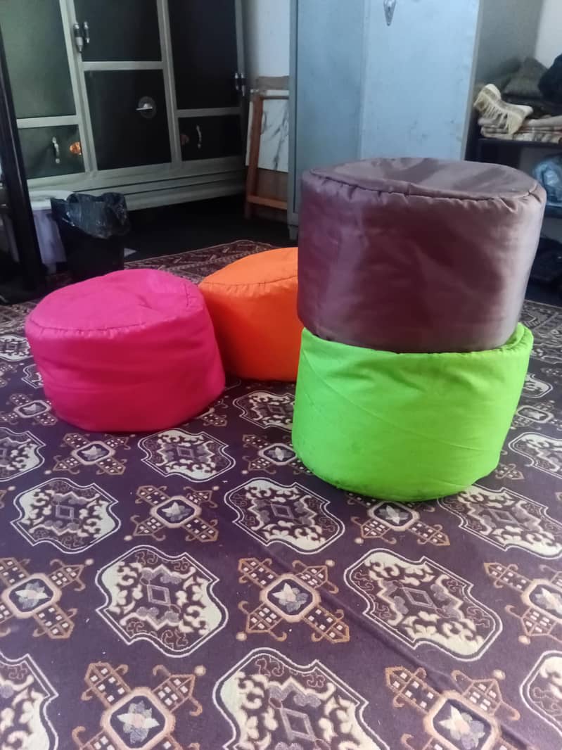 multi colour chusions 3