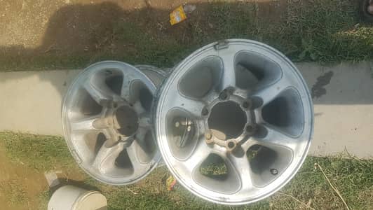 15 number tyre silver Rims  4x4