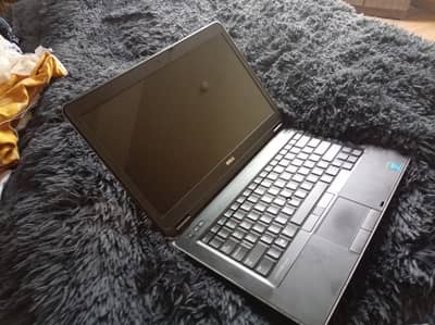 Dell core i5 4th Gen, 256 gb ssd, 320 gb hdd, 12 gb ram