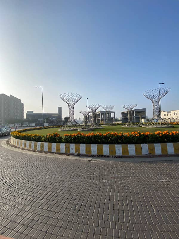 18 MARLA PLOT CORNER . F BLOCK 0