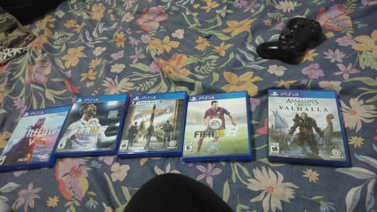 PLAYSTATION 4PRO 5 CDs FOR SALE
