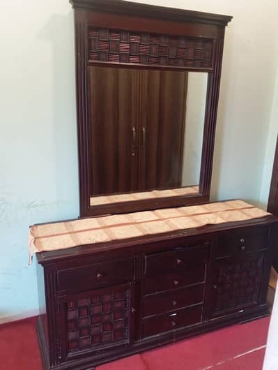 desinging tabla with mirror