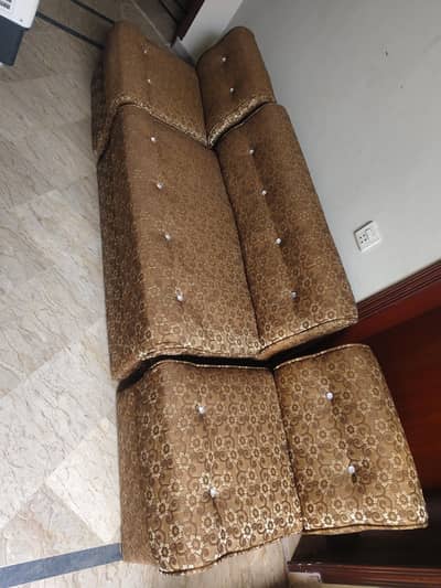 4 Seater Sofa Set (2+1+1) - Good Condition