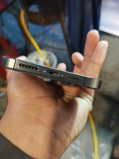 I m selling my phone 12 pro max