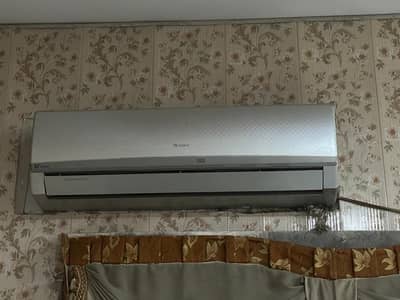 GREE INVERTER  G10 AC NEW  CONDITION 10/10
