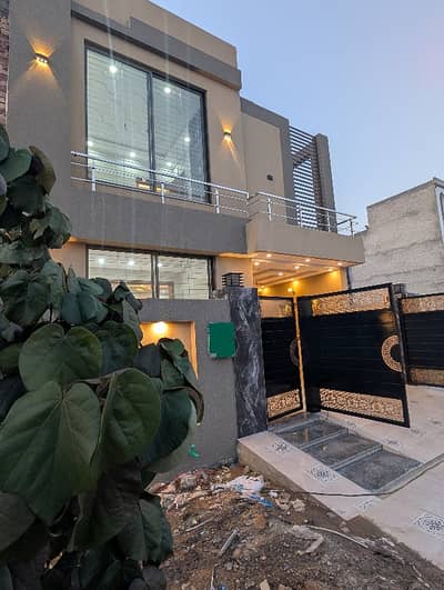 5 Marla Modern House for Sale Bahria Nasheman Lahore