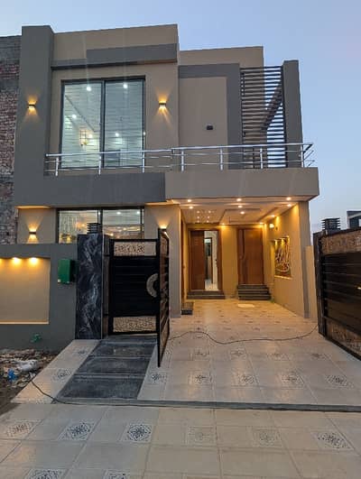 5 Marla Modern House for Sale Bahria Nasheman Lahore