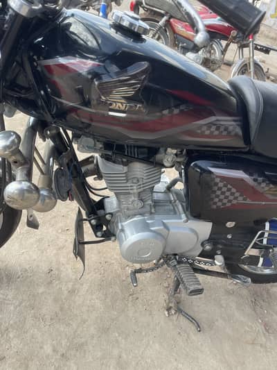 23/24 model. Honda 125.