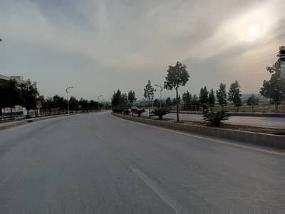 i Block 5 Marla Plot Available For Sale