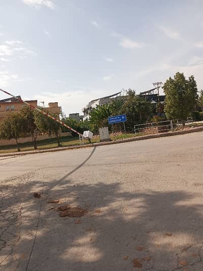 10 Marla Plot Available For SALE Sector i