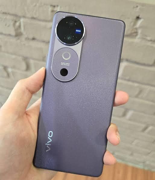 vivo v40 1