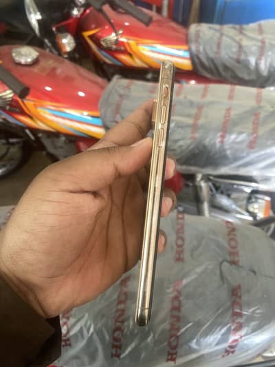 Iphone Xs max (Factory Unlocked) Sim time available