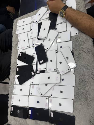 I PHONE SE 2020 64 GB DUAL PTA APPROVED IPHONES ALL MODELS AVAILABLE