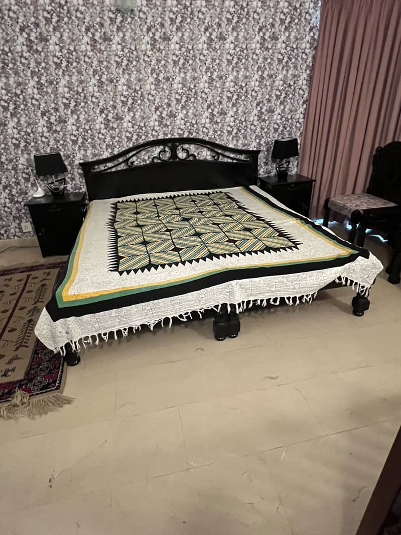 King size bed 1