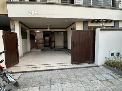 10 Marla House Available For Rent In Bahria Town Phase 3