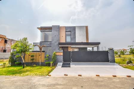 20 MARLA ELEGANT AND FULLY MAINTAINED SUPER HOT LOCATED USED BUNGALOW IS AVAILABLE IN THE BEST BLOCK OF DHA LAHORE.