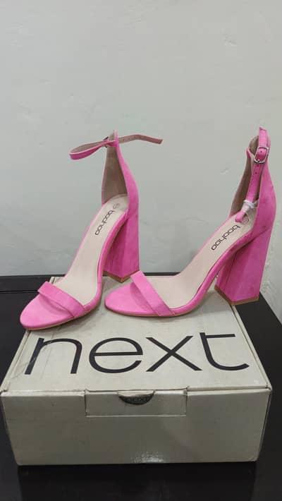 heels       brand  Next  US