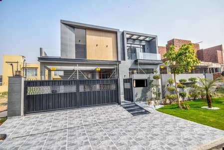 20 MARLA ELEGANT AND FULLY MAINTAINED SUPER HOT LOCATED USED BUNGALOW IS AVAILABLE IN THE BEST BLOCK OF DHA LAHORE.