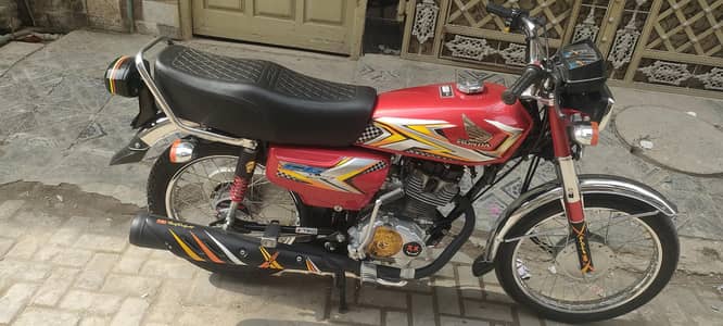 bike bilkul saf he is nbr p call krna,0,3,1,3,8,7,0,5,2,1,2