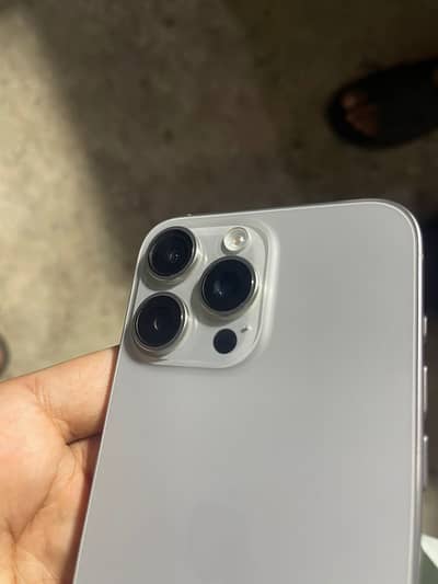 15 pro max jv  with box  10/10 condition lush battry 85 . . 256gb