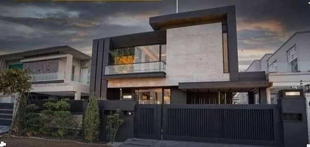 20 MARLA ELEGANT AND FULLY MAINTAINED SUPER HOT LOCATED USED BUNGALOW IS AVAILABLE IN THE BEST BLOCK OF DHA LAHORE.