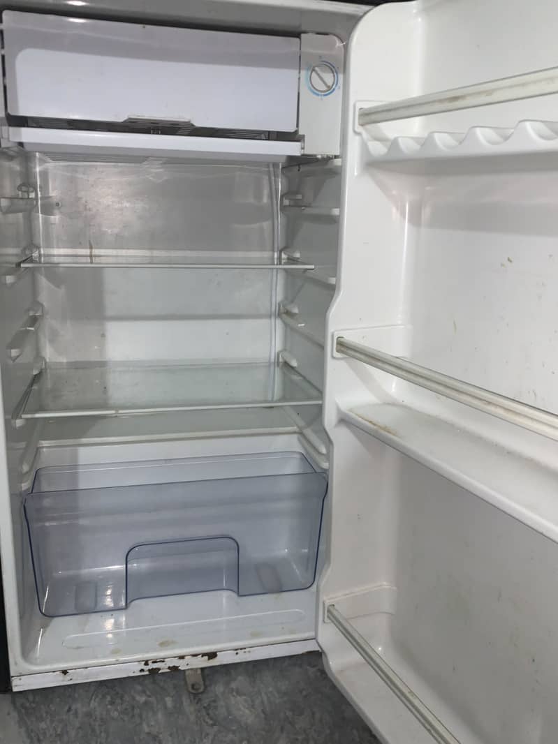Mini fridge 4