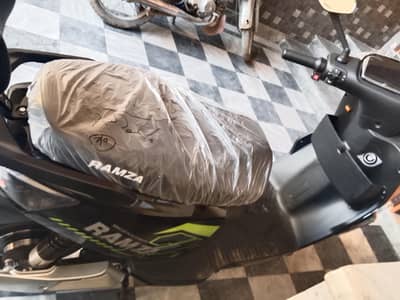 1000 wt Scooty 4. . 4.26 date ko li hai Kasi waja sy sale kr raha ho